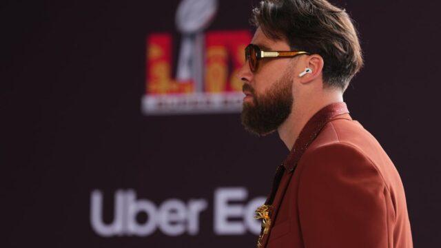 Travis Kelce Super Bowl Outfit: Das Internet -Urteil ist schnell

