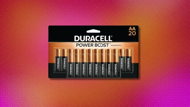 Vel Duracell aa -Batterien, während sie fast halb kurz werden

