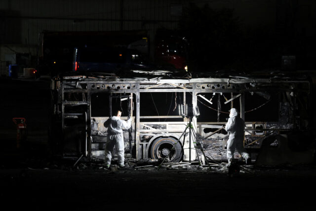 Israel, um den Angriff im Westufer nach Bussexplosionen zu intensivieren

