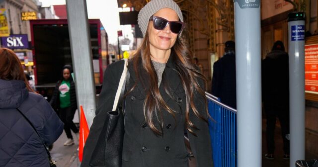 Die Winteroutfits von Katie Holmes sind ohne diese klassische wesentliche und kalte Zeit nicht komplett

