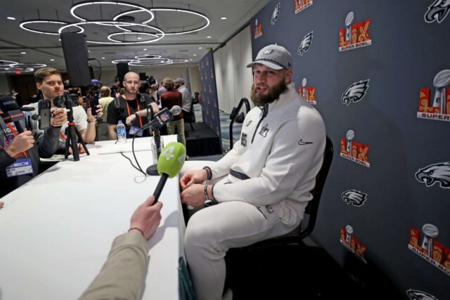 Lane Johnson spricht über Gerüchte

