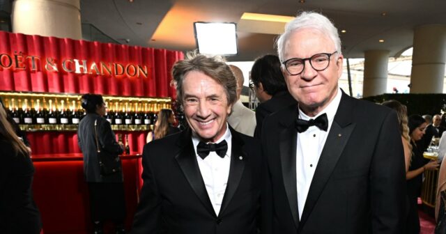 Steve Martin sagt, dass Martin Short nach "SNL 50" kokoviert wurde: "Der Fluch ist real"

