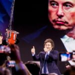 Elon Musk Waves Javier Mileis Kettensäge, die Kürzungen bei den Staatsausgaben bei CPAC anprallt