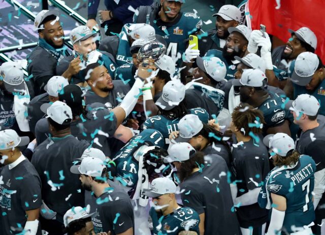 Video von Fans, die auf Pferden in Philadelphia nach Super Bowl -sejr laufen, wird viral sein

