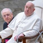 Papst Franziskus zeigt eine leichte Verbesserung und setzt einige Arbeiten wieder auf, sagt Vatikan, sagt der Vatikan, sagt