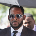 R. Kelly fuhr von 6 Opfern sexueller Missbrauch für 9,9 Millionen Dollar fort, die er ihnen immer noch schuldet