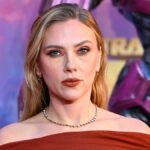 Scarlett Johansson Slames hat ein Video von Prominenten erstellt, die Kanye West anprangern: "Wir müssen den Missbrauch von AI nennen".