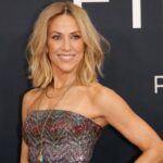 Sheryl Crow verkauft ihren Tesla, gibt NPR Geld: "Unter der Drohung von Präsident Musk" ""