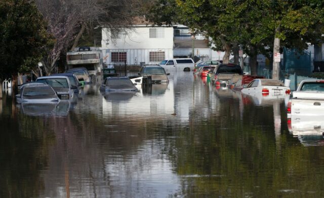 Acht Jahre nach dem verheerenden San Jose Flood, ein neues Flutkontrollprojekt am Coyote Creek in der Innenstadt abgeschlossen

