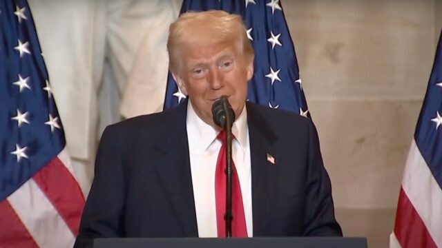 Trump teilt Pläne für den National Garden of American Helden wie Billy Graham: "Wir müssen die Religion zu einem viel wichtigeren Faktor machen" | Video

