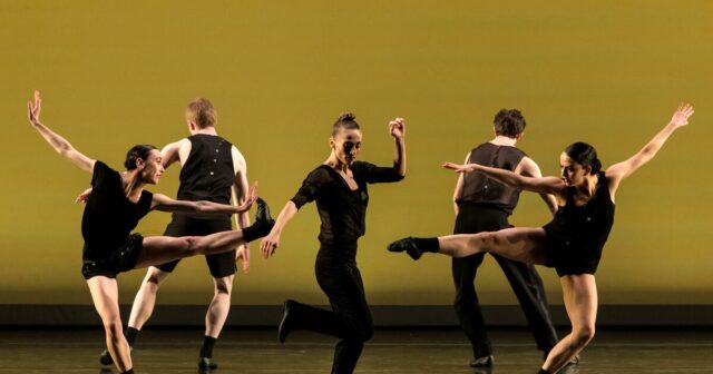 Revue: Twyla Tharp in der ersten "Aguas da Amazonia" mit Philip Glass Score von seiner besten Seite

