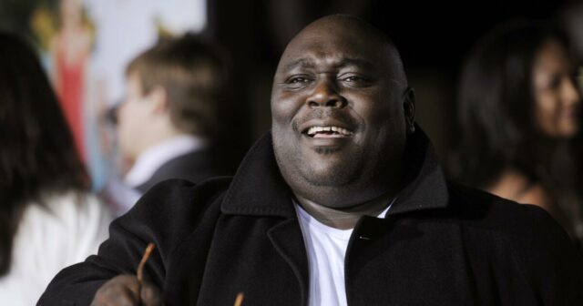 Schauspieler Faizon Love traf den Arbeiter des Hotels de San Diego laut Angaben einer Kreditkartenleser mit einem Kreditkartenleser

