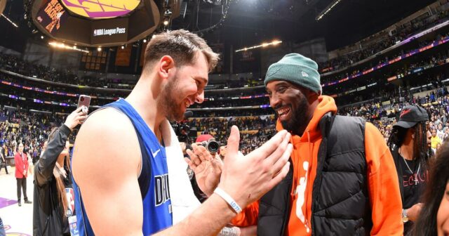 Kobe Bryant begrüßt Laka Luka Doncic im neuen Treffen der Mauer basierend auf Reunion 2019 beim Spiel

