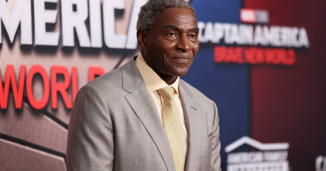 "Es gibt viel Angst zu haben": Carl lumbly über die schwere Politik von "Captain America"

